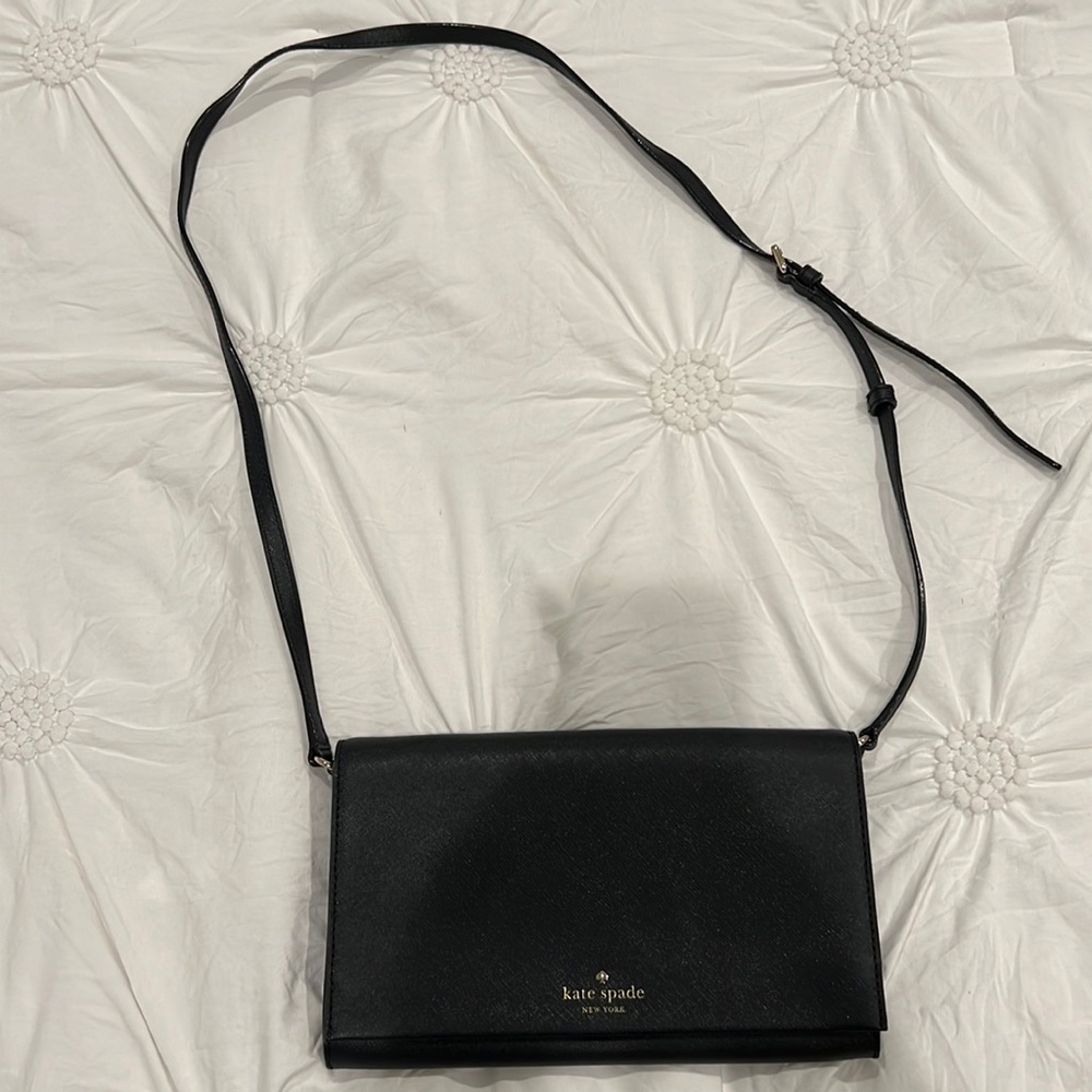 👜: Kate Spade bag